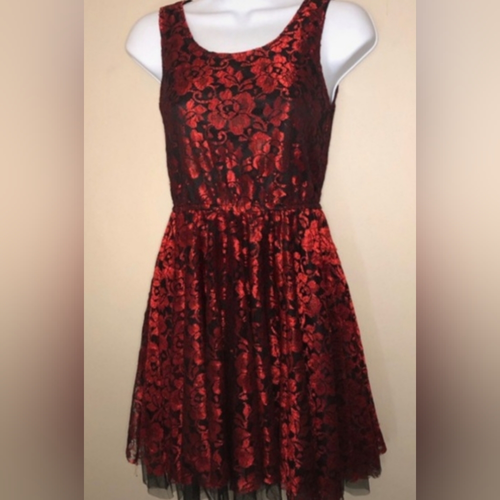 Red Lace Sleeveless Dress